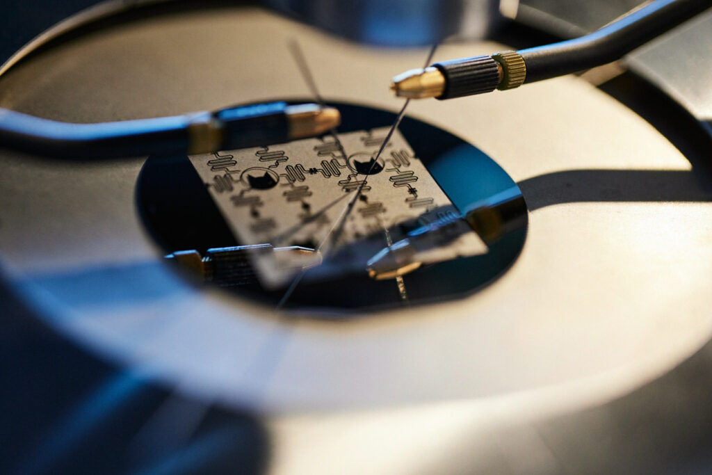 Alice & Bob quantum chip in a laboratory test fixture