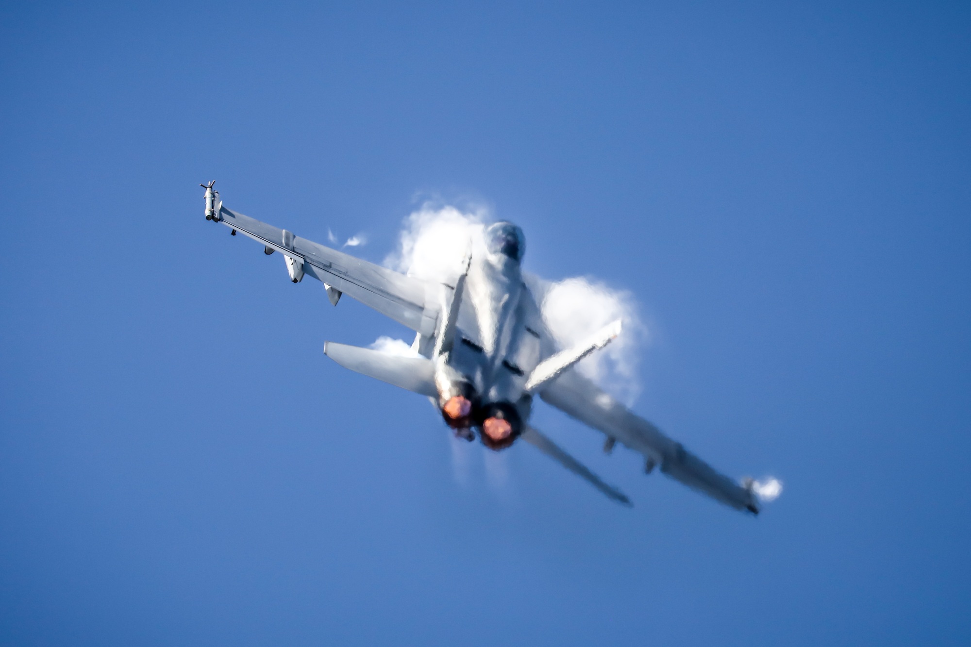 F/A18F Super Hornet performing maneuver