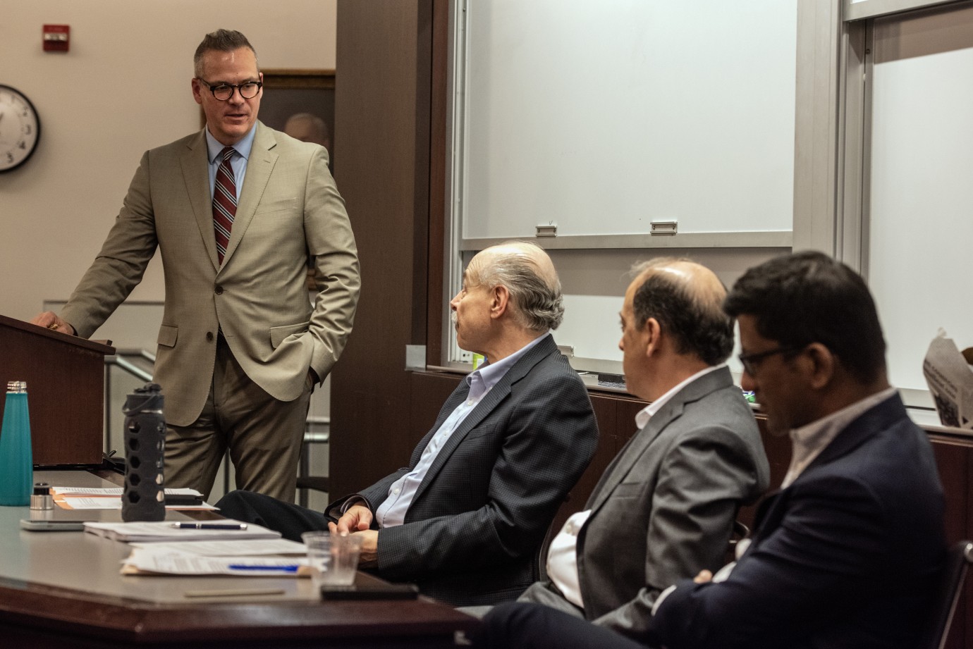 Квантовый правовой лабиринт: Анализ от ученого