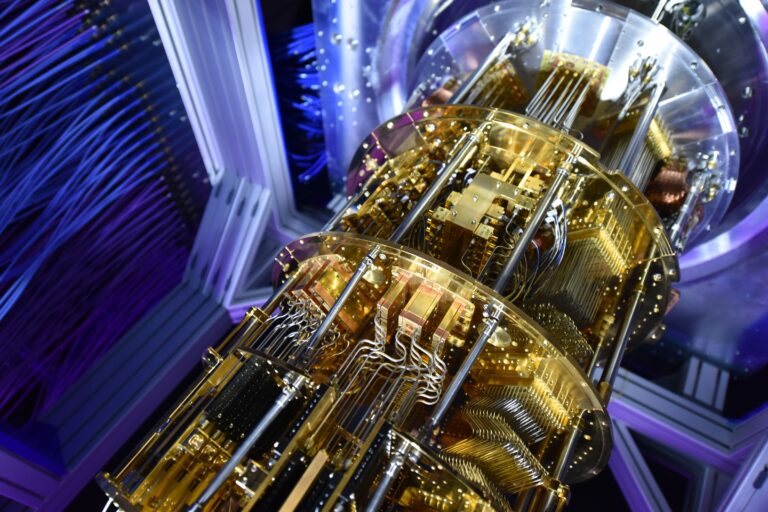 How Fujitsu Is Tackling a 10,000-Qubit Quantum Computer for Practical ...
