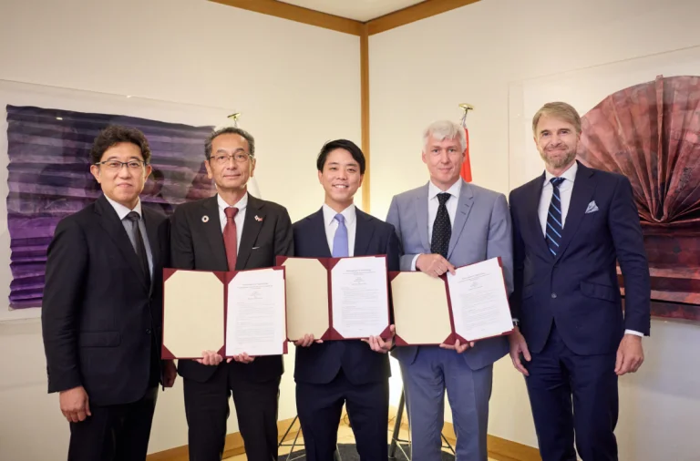 Yaqumo, NKT Photonics and Hamamatsu Photonics Sign Quantum Photonics Agreement