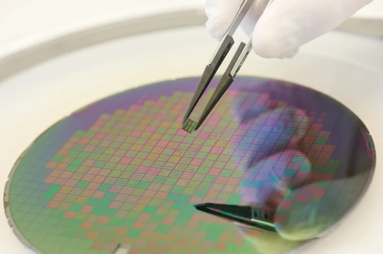 NVision molecular qubits