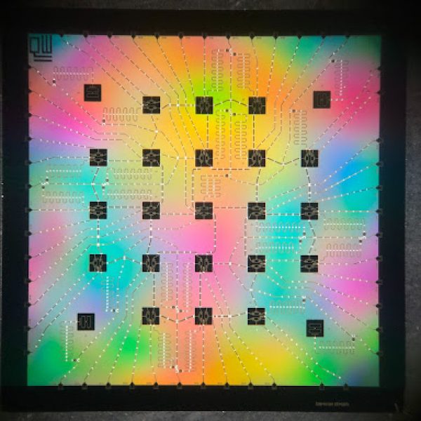 Microscopic image of a 25-qubit Contralto processor by QuantWare